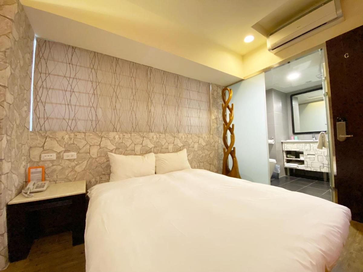 Taichung Old F Hotel Exterior photo